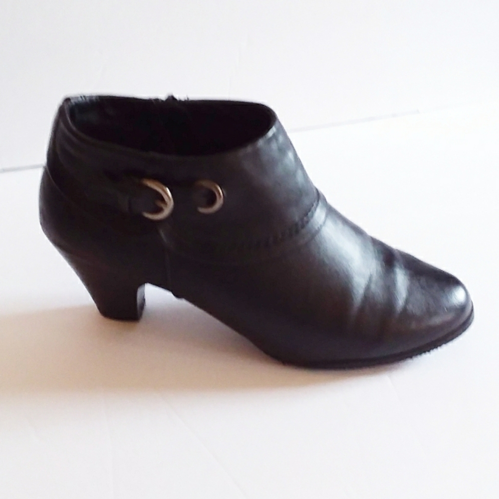 Apostrophe Black Booties w/Strap & Buckle